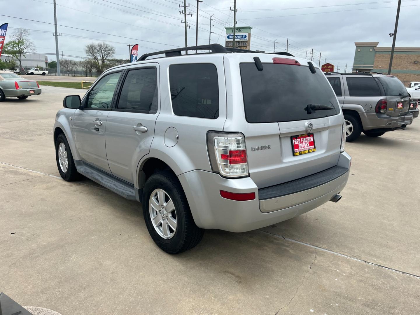 2009 SILVER /gray Mercury Mariner V6 2WD (4M2CU81G49K) with an 3.0L V6 engine, 6-Speed Automatic transmission, located at 14700 Tomball Parkway 249, Houston, TX, 77086, (281) 444-2200, 29.928619, -95.504074 - Photo#4